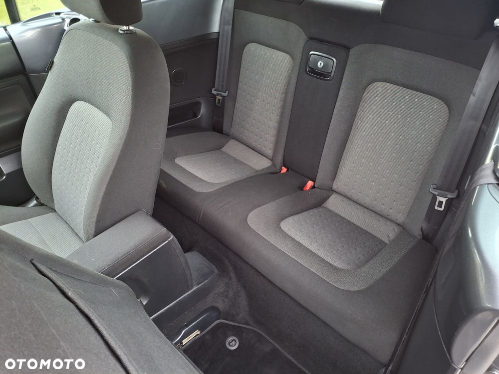 Volkswagen New Beetle - 25