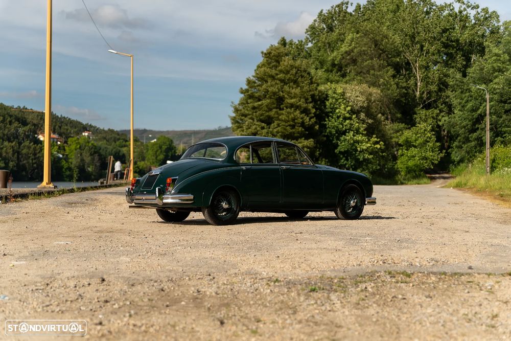 Jaguar MK II - 41
