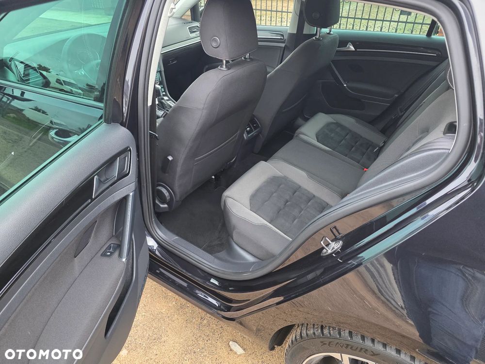 Volkswagen Golf - 11