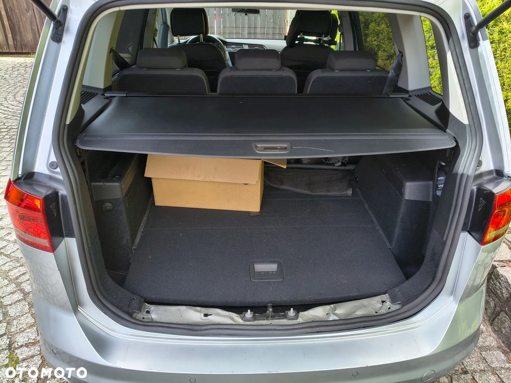 Volkswagen Touran - 18