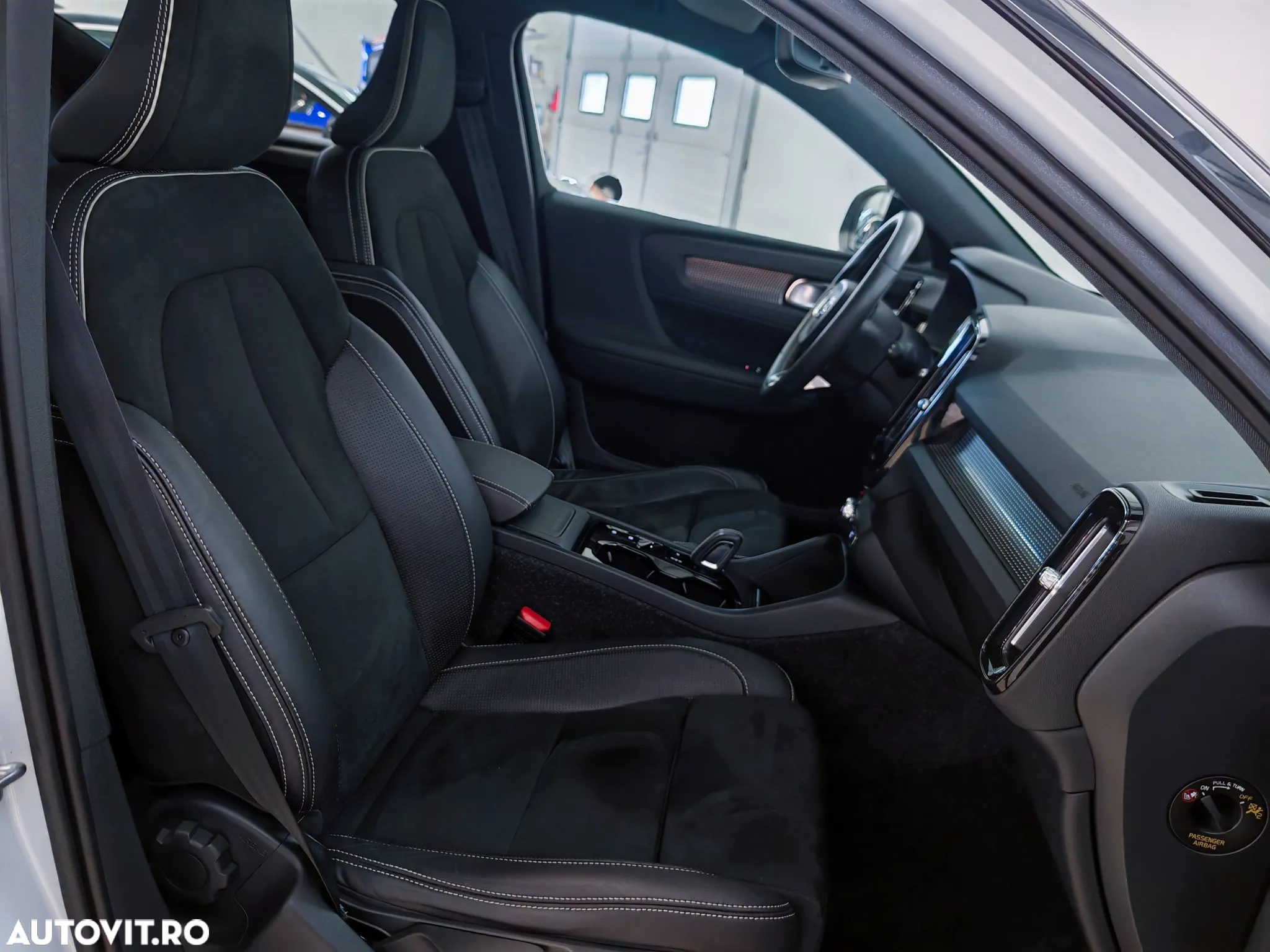 Volvo XC 40 T3 R-Design - 12