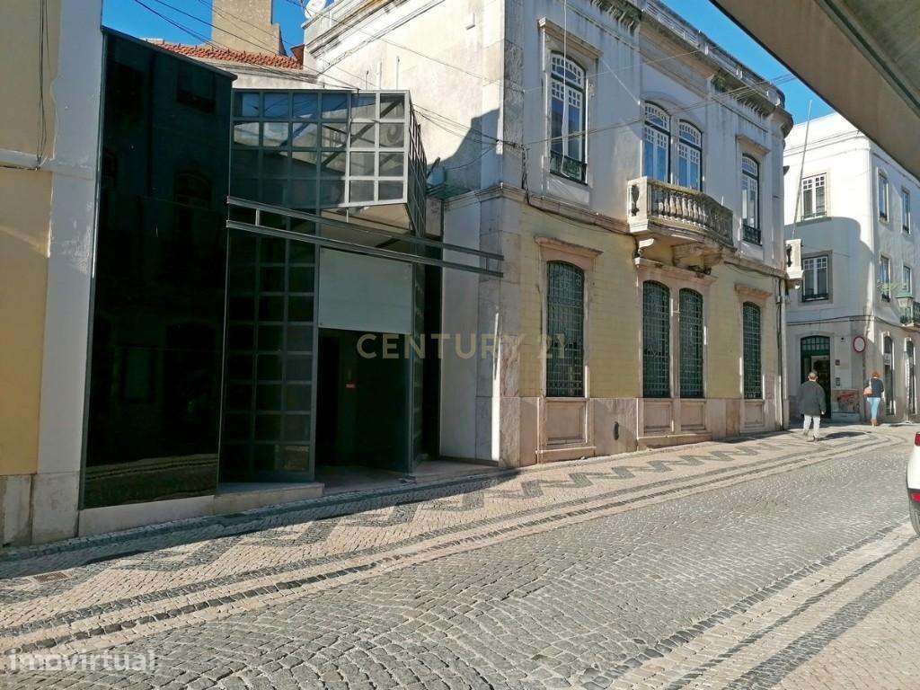 Loja para Comércio/Serviços na Zona Histórica de Santarém - Grande imagem: 2/9