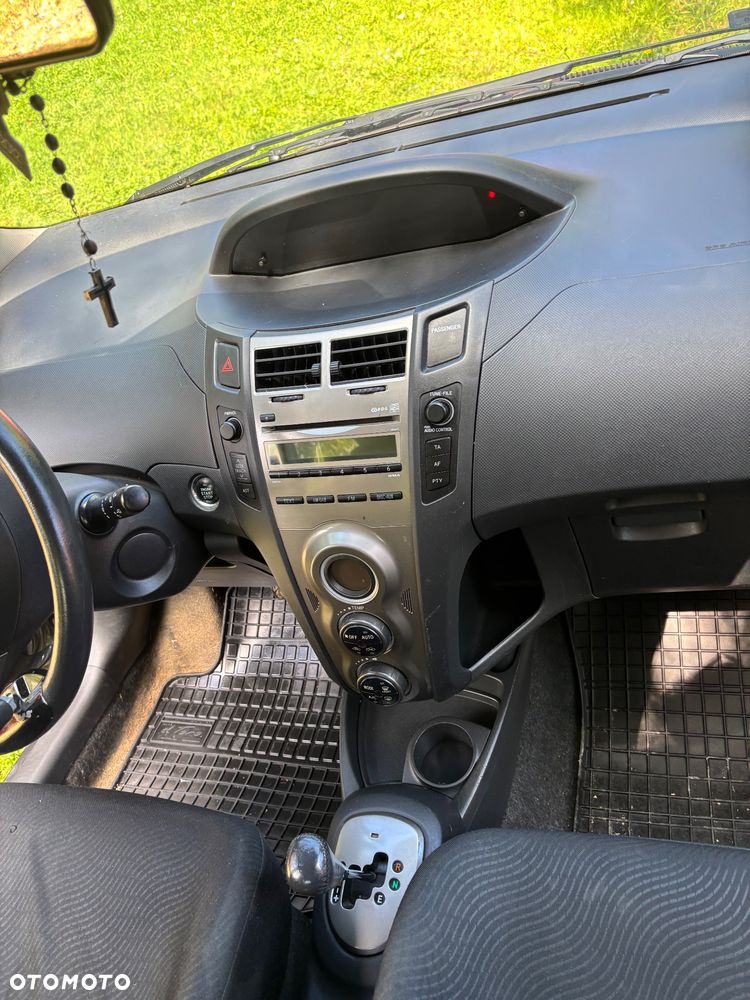 Toyota Yaris - 5
