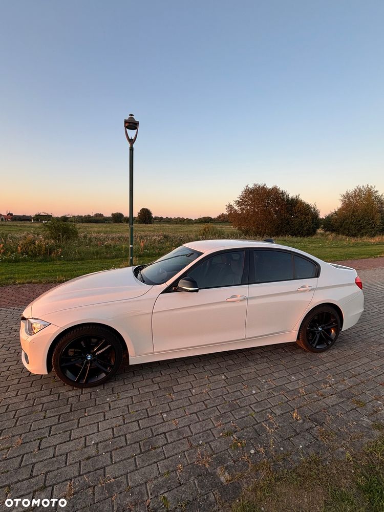 BMW Seria 3 320d Sport Line - 8