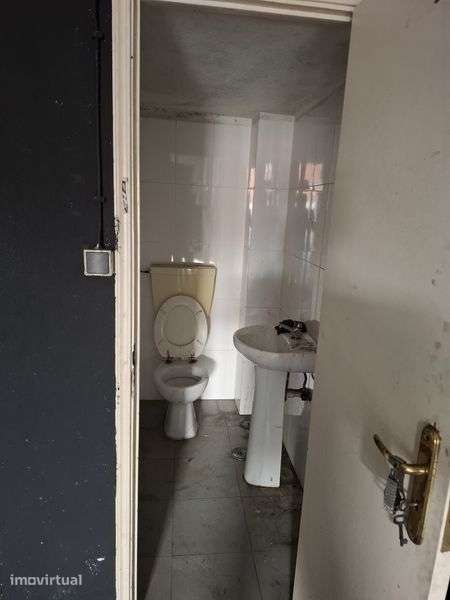 Alugo Arrendo Armazém Garagem - Grande imagem: 3/5