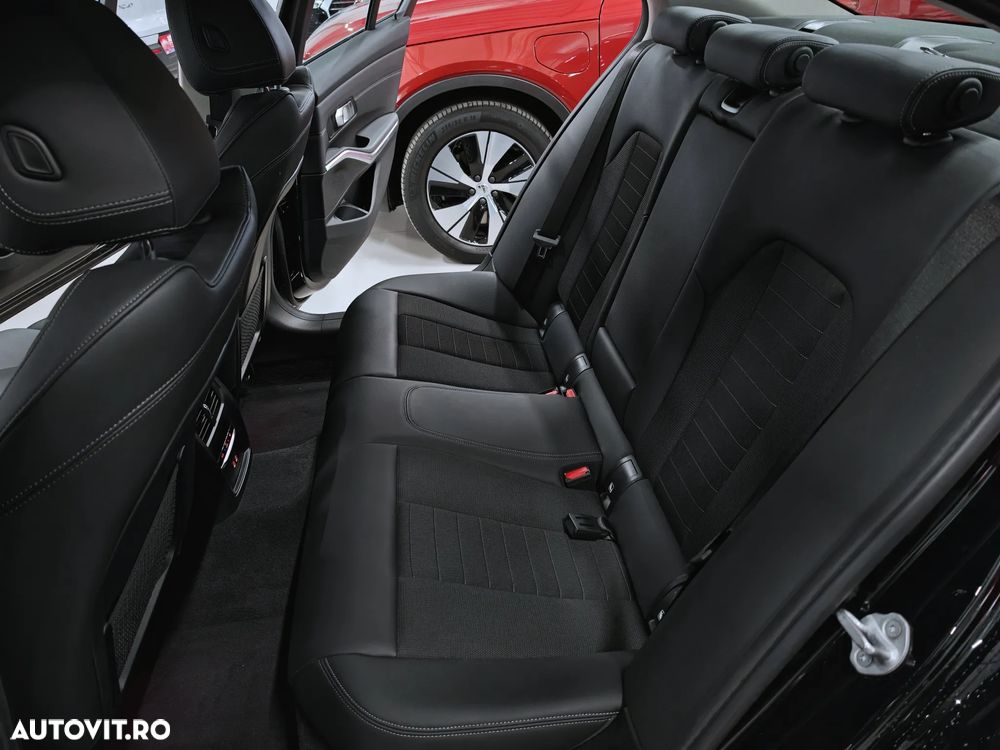 BMW Seria 3 318d Aut. - 33