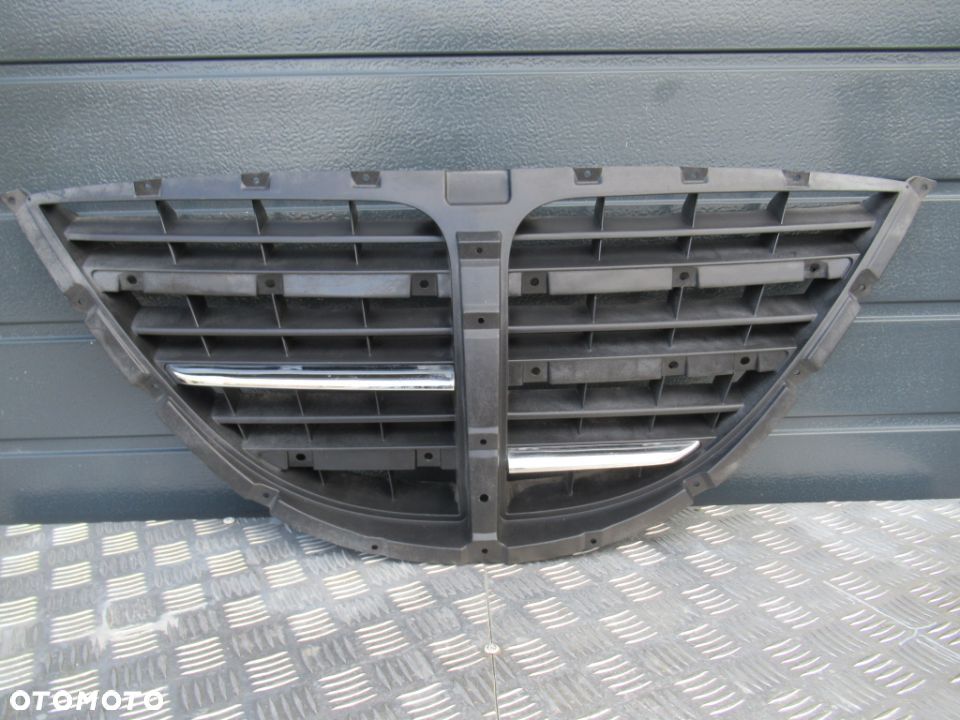 GRILL GRIL ATRAPA SSANGYONG RODIUS I 2004-2008 - 4