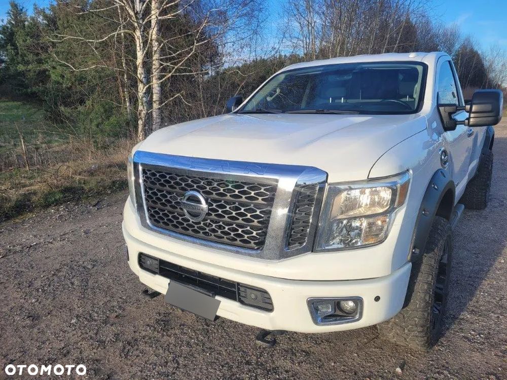 Nissan Titan - 2