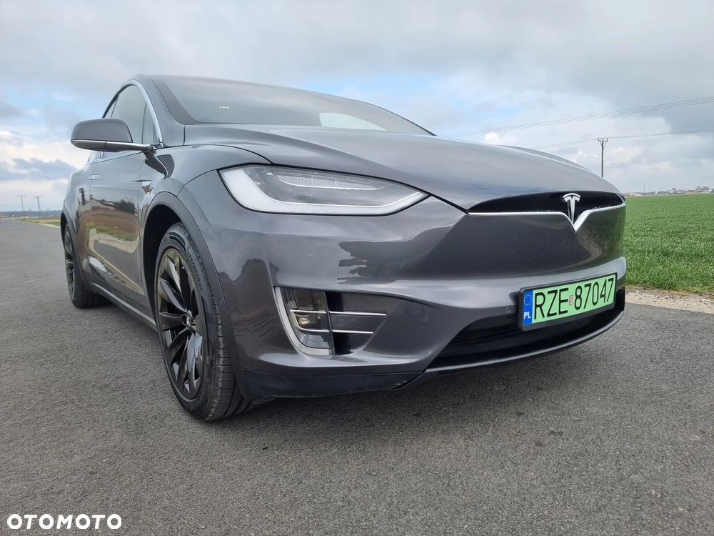 Tesla Model X - 6