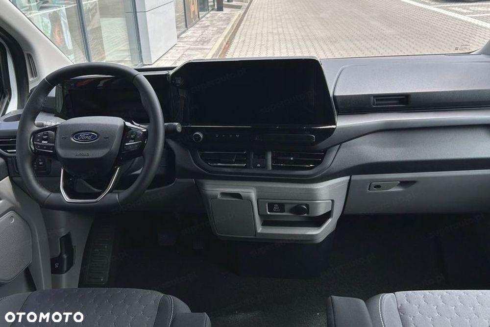 Ford Tourneo Custom - 13