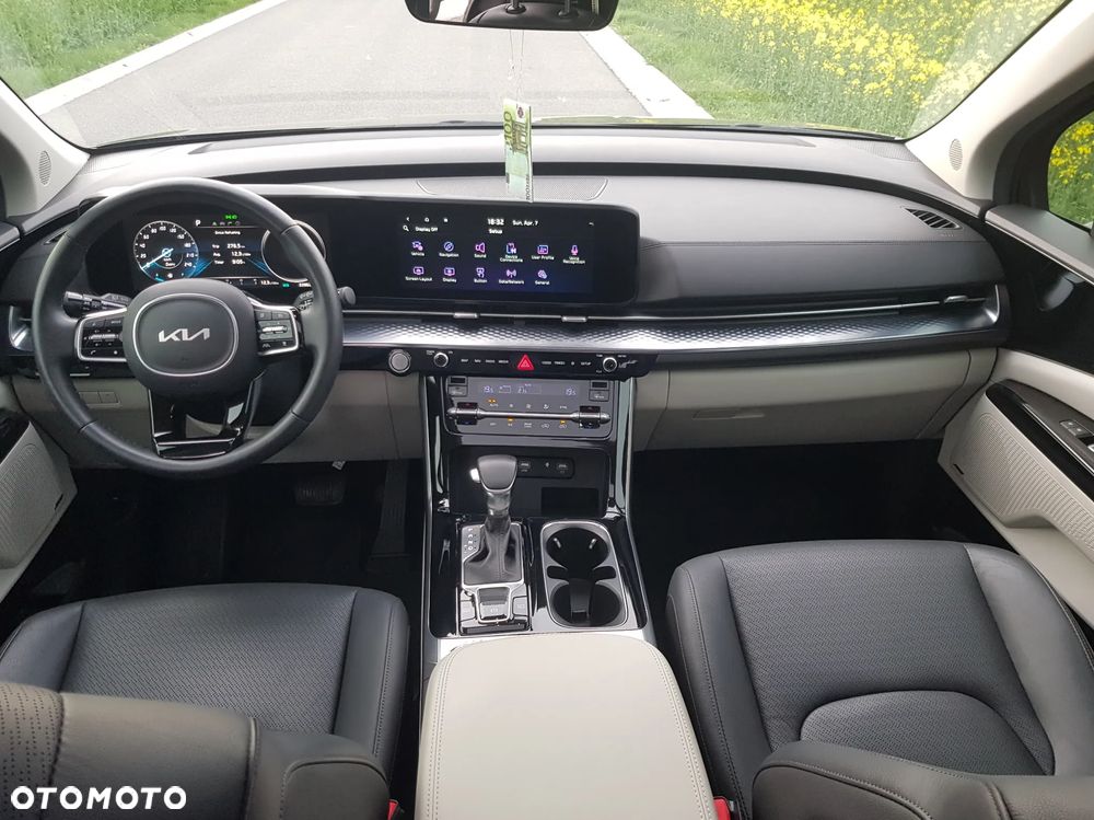 Kia Carnival - 10