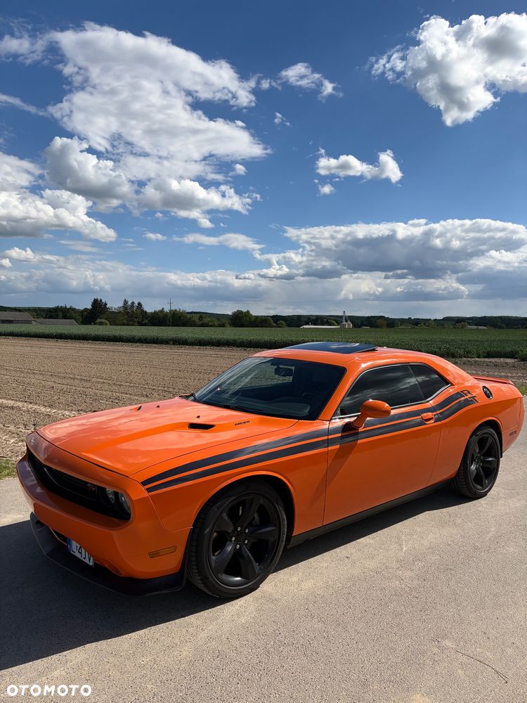 Dodge Challenger - 12