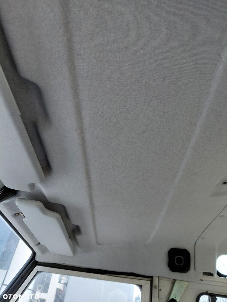 Land Rover Defender - 13