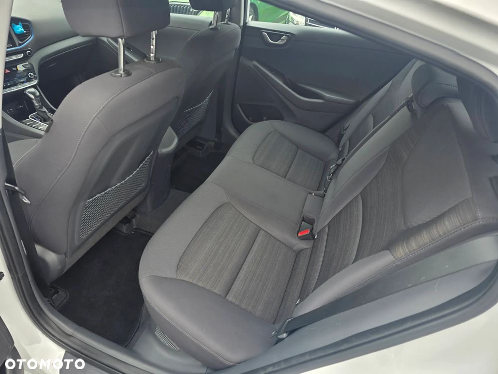 Hyundai IONIQ - 19