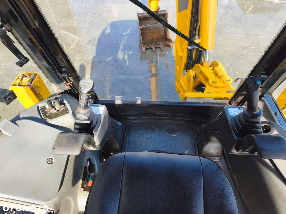 Komatsu WB97S-E0 - 11