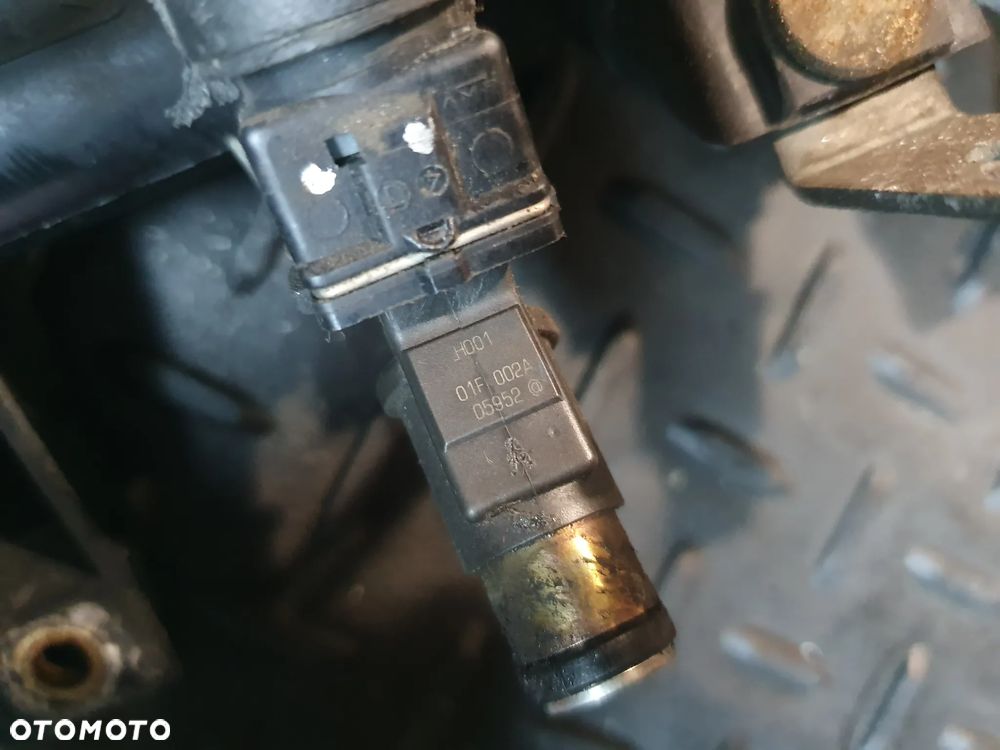 LISTWA WTRYSKOWA BENZYNA PEUGEOT PARTNER I 01F002A 1.4 8V POSIADAM 4 SZT - 6