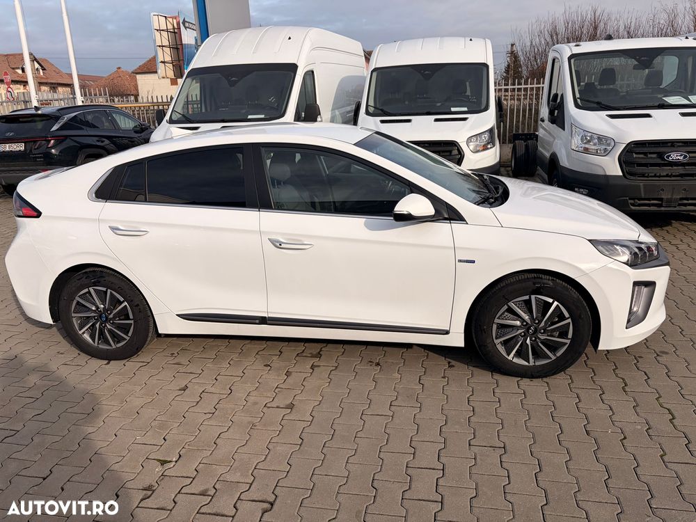 Hyundai IONIQ - 3