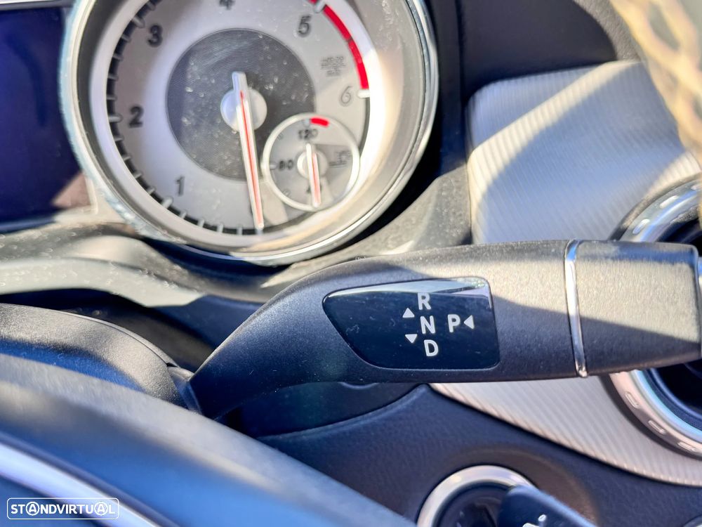 Mercedes-Benz GLA 220 d 4Matic 7G-DCT Urban - 13