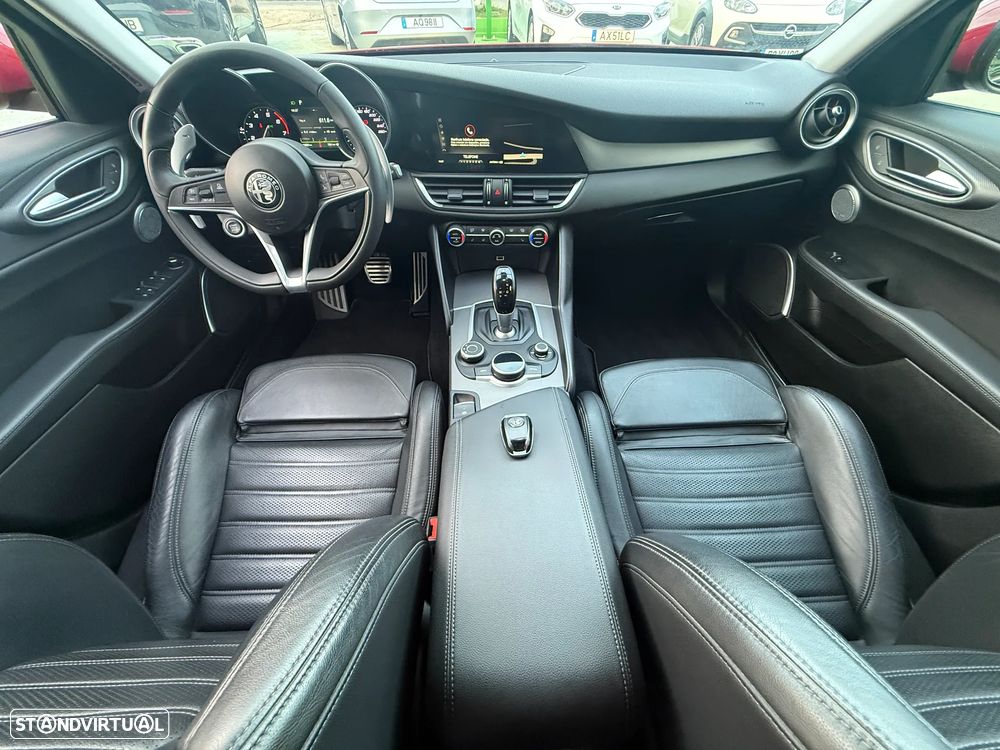 Alfa Romeo Giulia 2.0 Turbo 16V AT8-Q4 Veloce - 28
