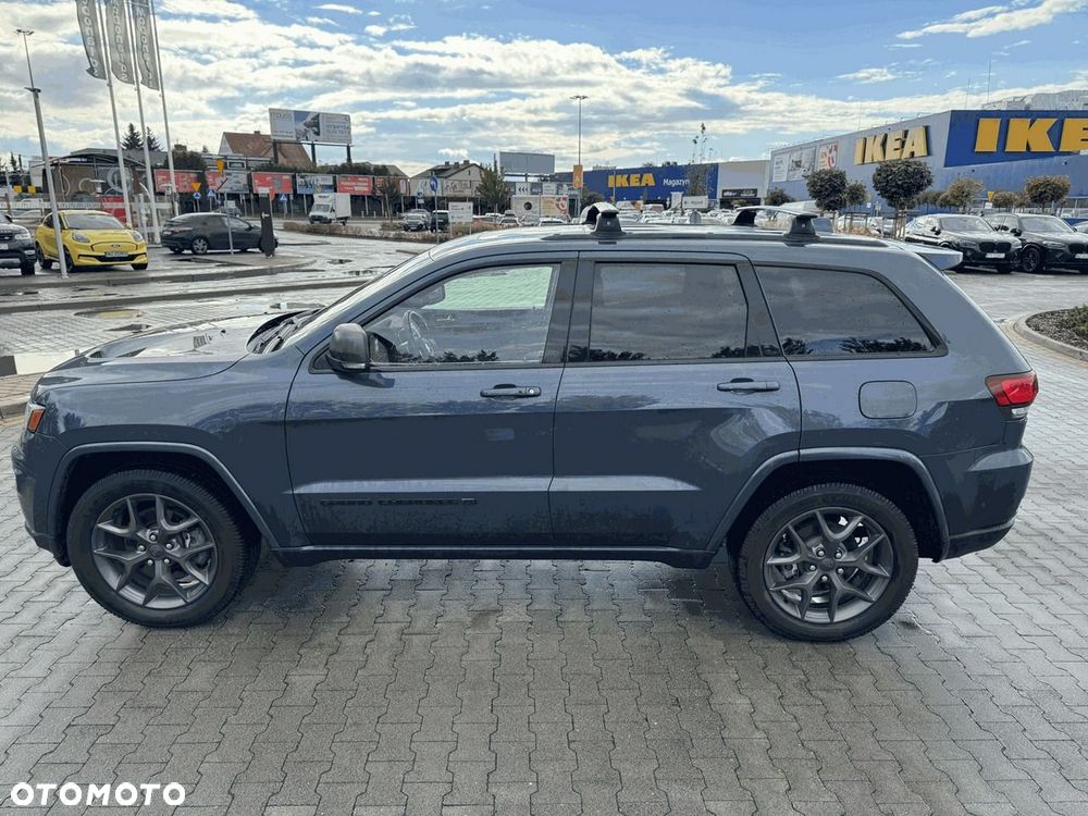 Jeep Grand Cherokee - 24
