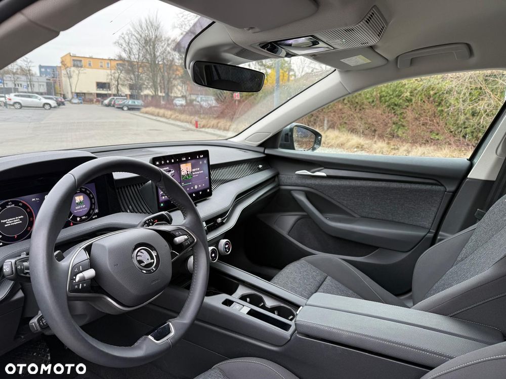 Skoda Superb 2.0 TDI SCR Essence DSG - 8