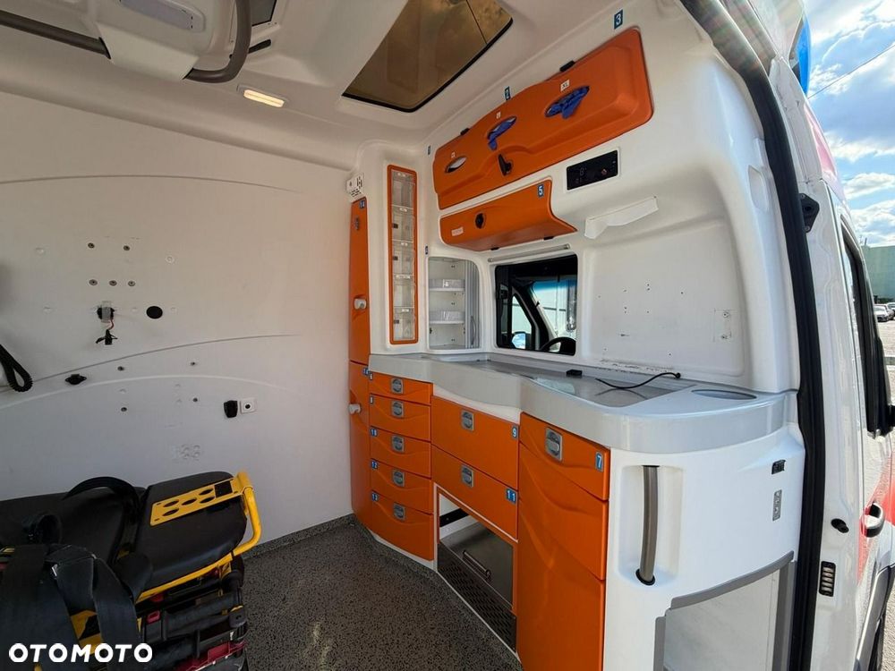 Mercedes-Benz Sprinter - 19