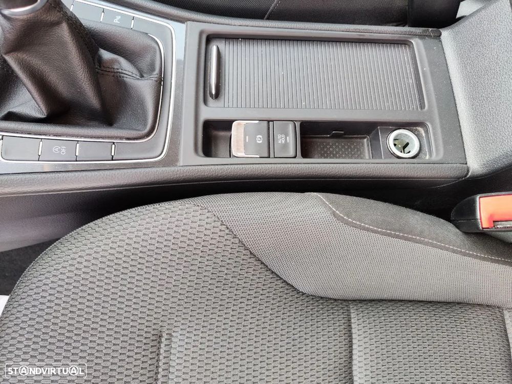 VW Golf 1.6 TDI Confortline - 12