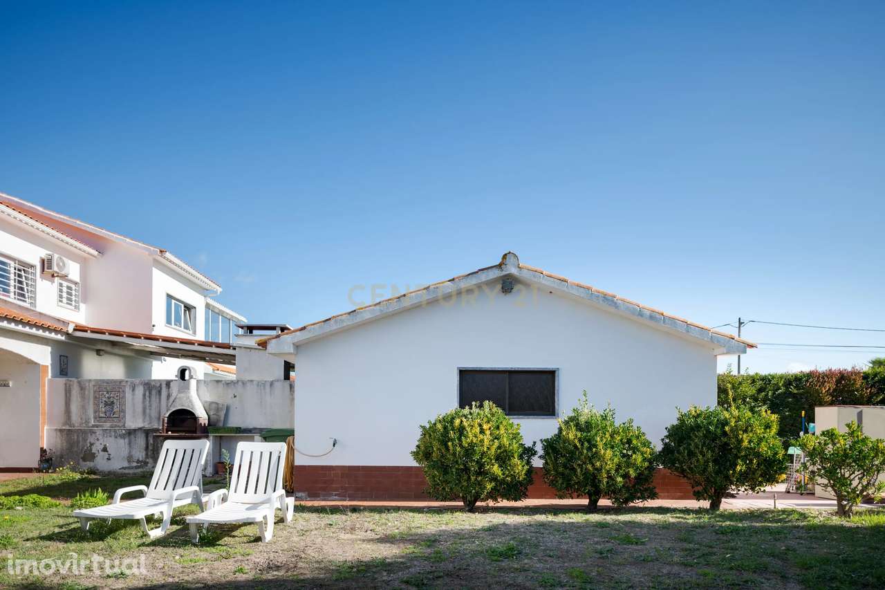 Moradia T4 | Piscina e Terreno 900 m² na Marisol | Bifamiliar - Grande imagem: 2/37