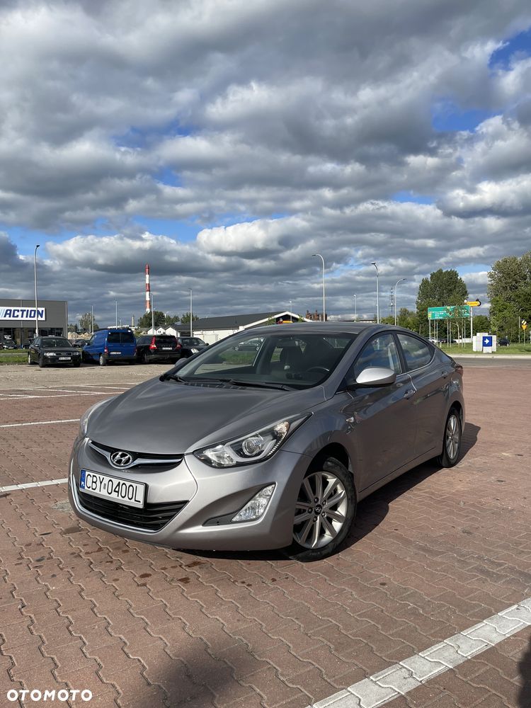Hyundai Elantra - 1