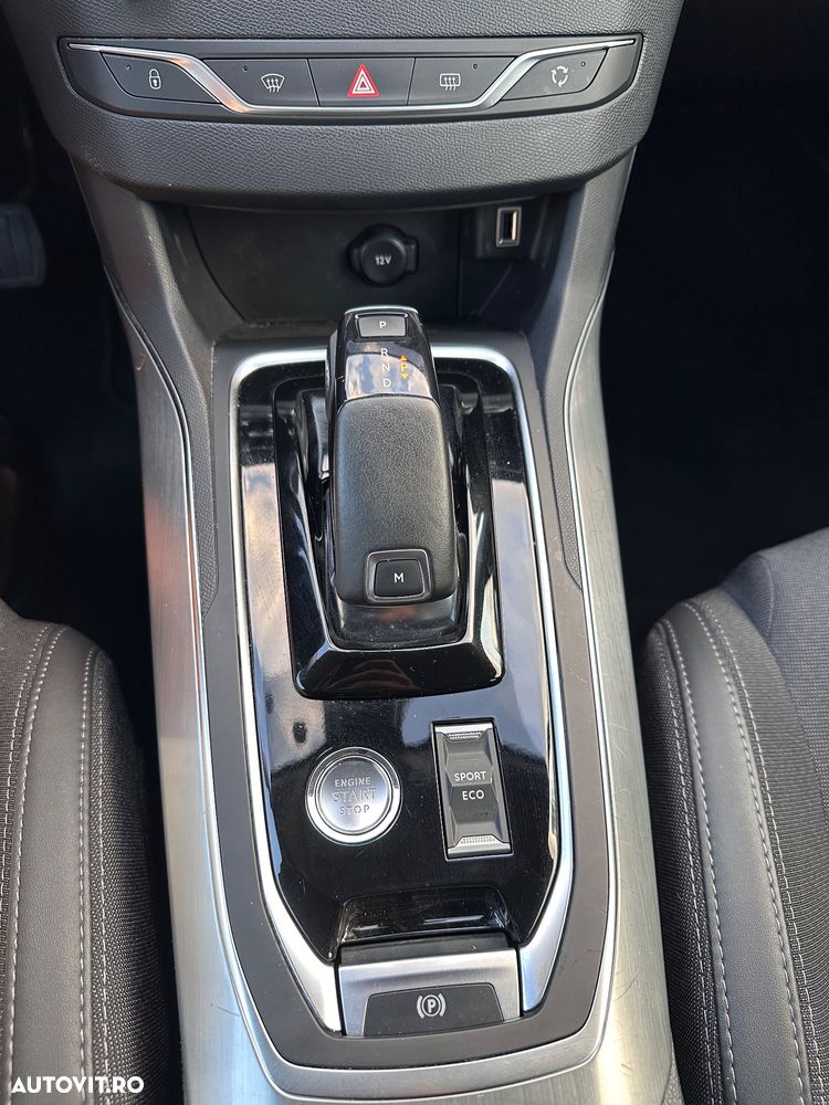 Peugeot 308 PureTech 130 GPF EAT8 Stop & Start Allure Business-Paket - 37