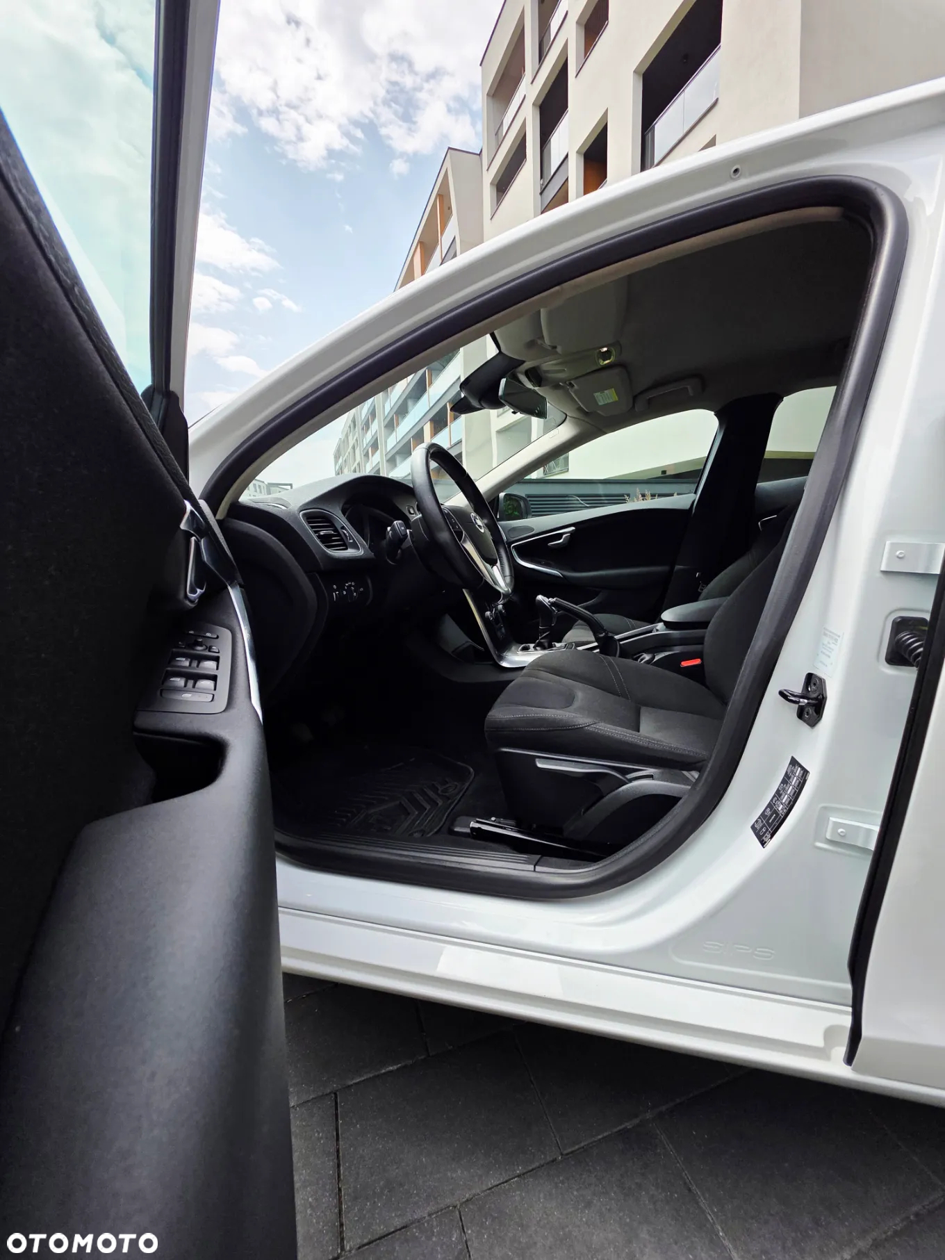 Volvo V40 D2 R-Design Summum - 8