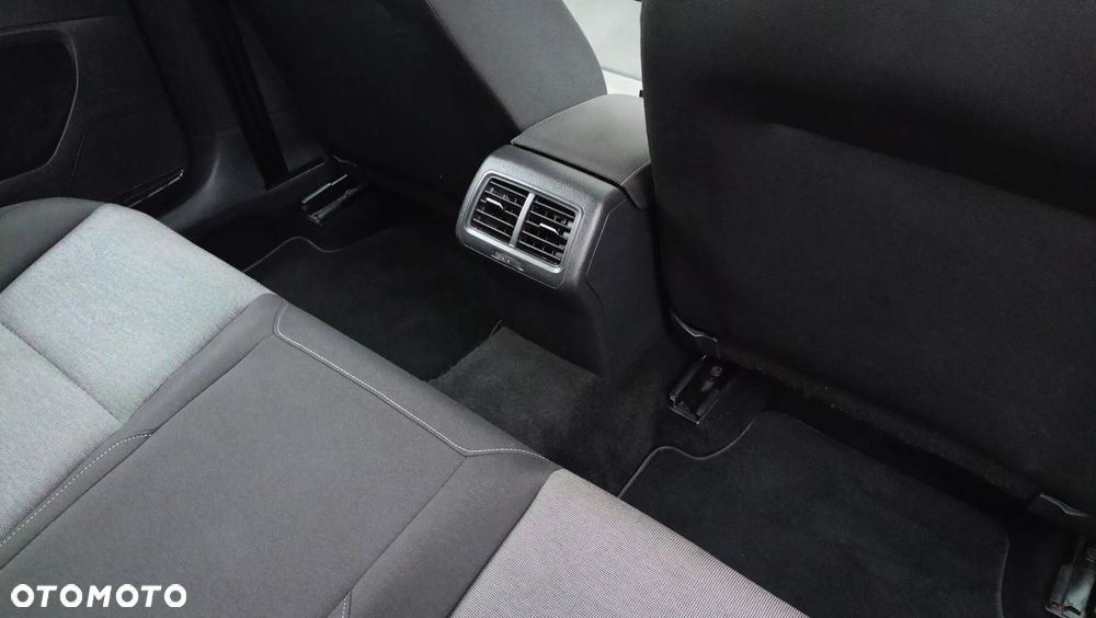 Volkswagen Golf VI 1.6 TDI BlueMot Comfortline - 26