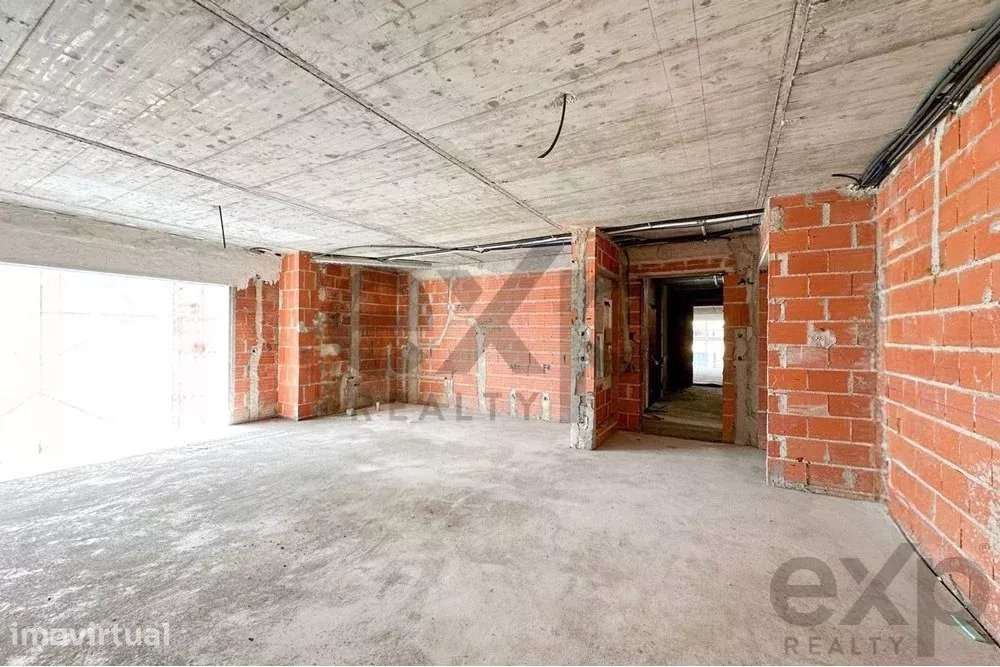 Magnífico T2, com sala em conceito open space com 38 m², e duas suítes - Grande imagem: 2/9