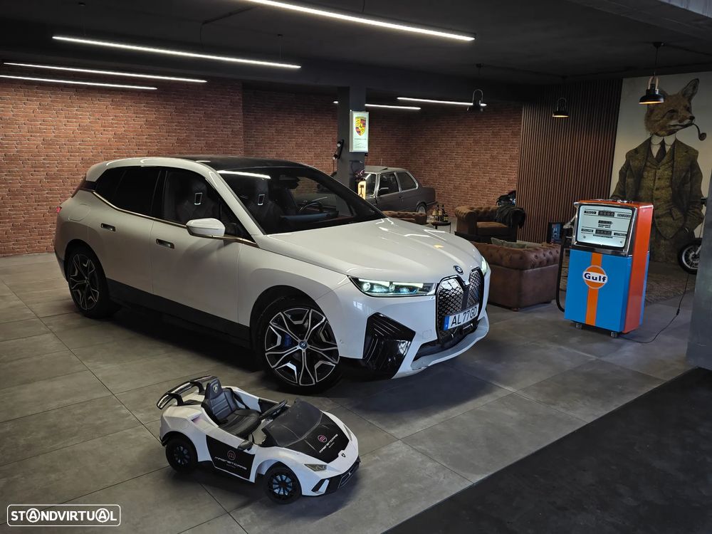 BMW iX xDrive 40 Pack Desportivo - 1