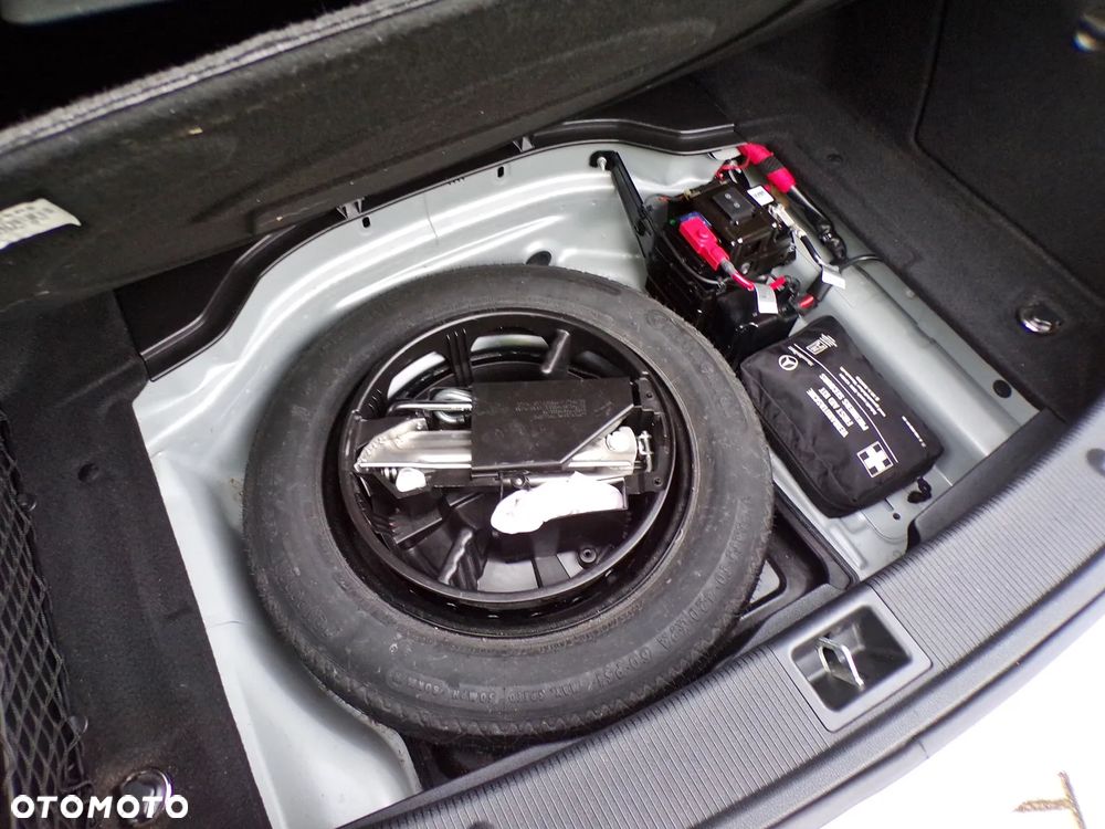 Mercedes-Benz Klasa C 180 BlueEFFICIENCY Elegance - 28