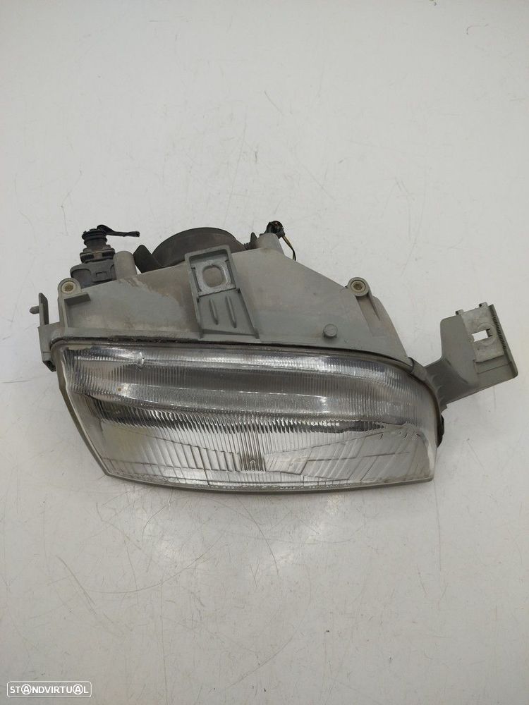 Farol/ Otica Dianteiro Dto Fiat Punto (176_) - 1