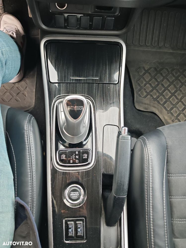 Mitsubishi Outlander 2.0 4WD - 17