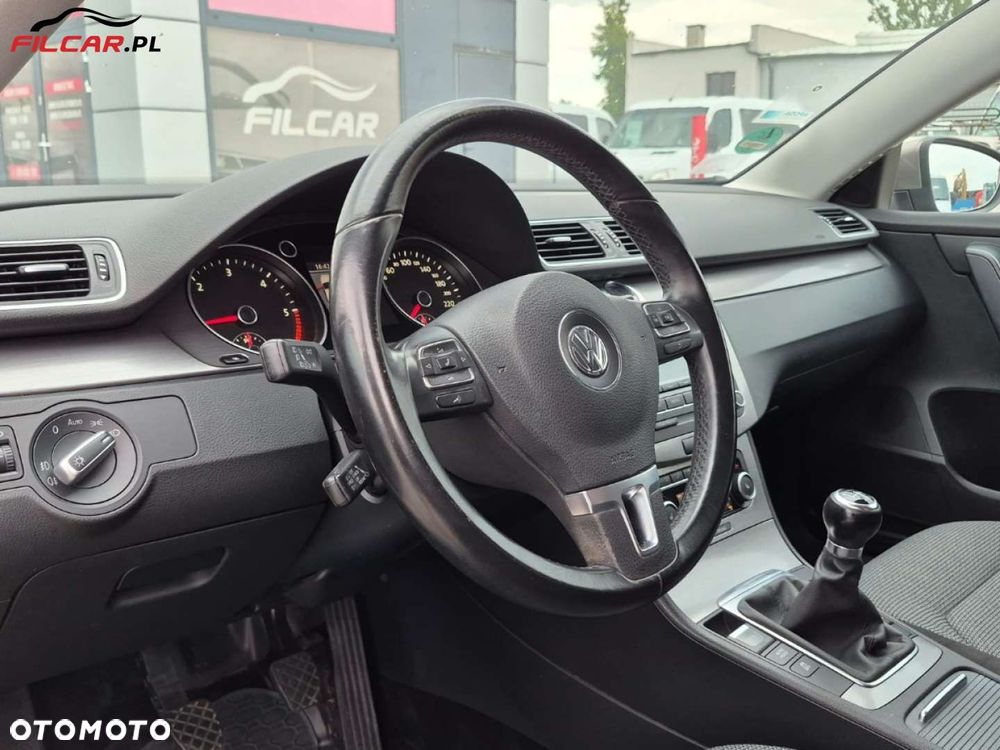 Volkswagen Passat - 5