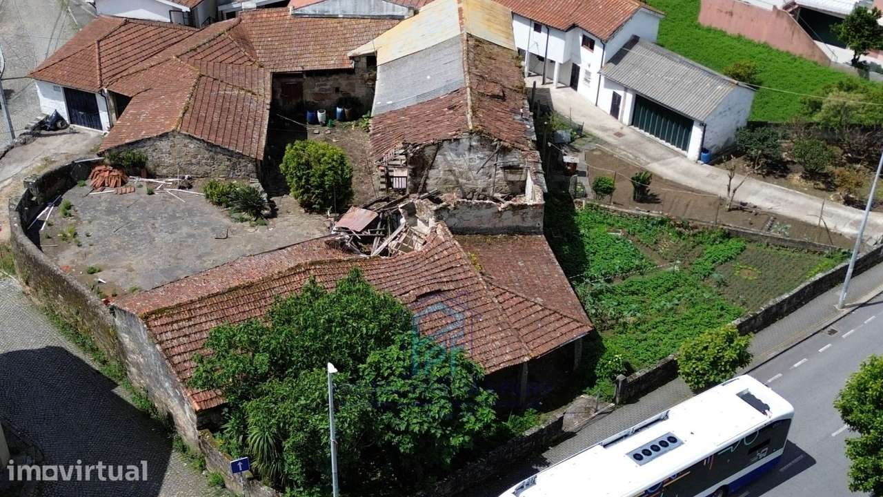 Conjunto de 3 Casas - Baguim (Rio Tinto) - Junto à Igreja - Grande imagem: 2/8