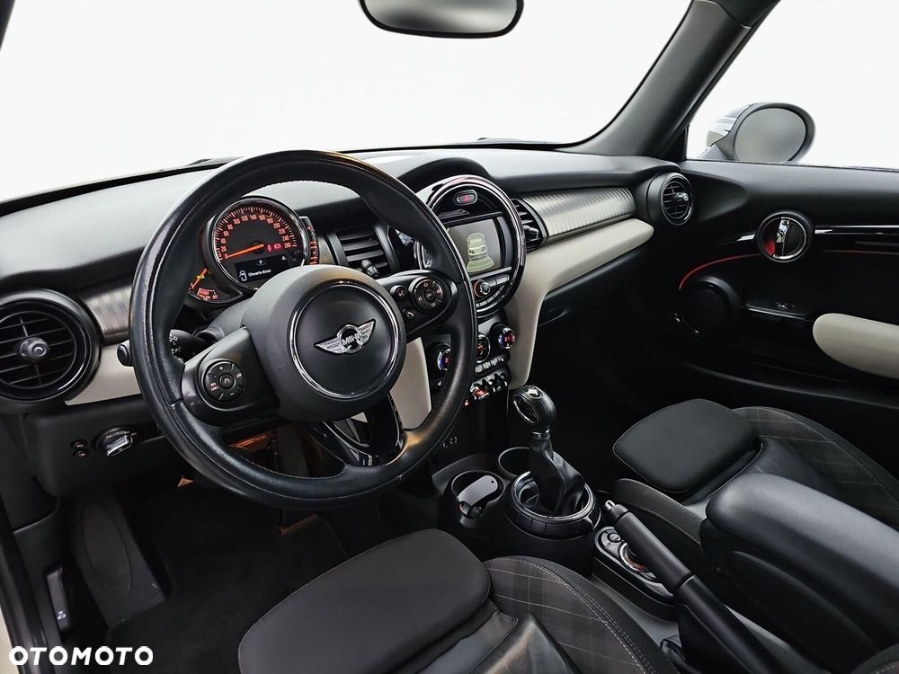 MINI Cooper Standard - 10