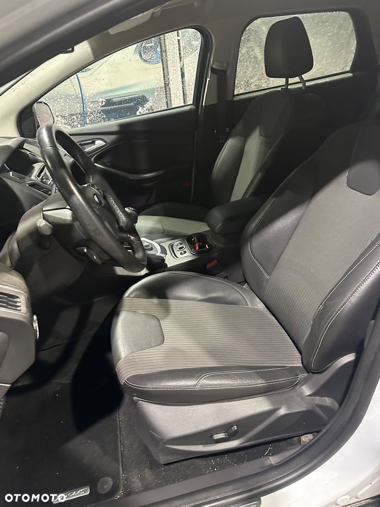 Ford Focus 1.0 EcoBoost Start-Stopp-System ST-LINE - 28