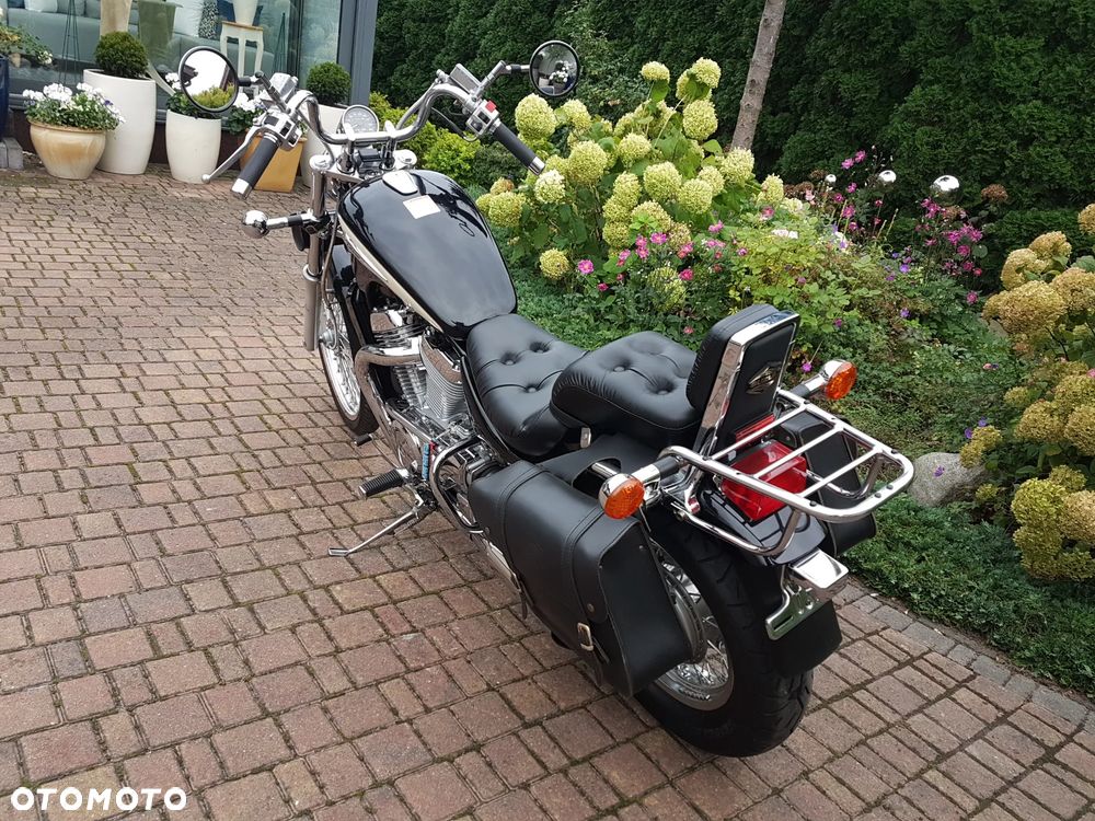 Suzuki Intruder - 18