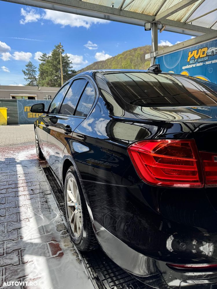 BMW Seria 3 320i Aut. - 5