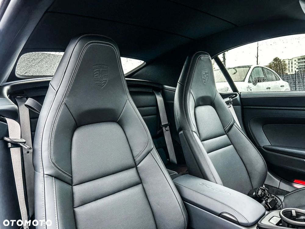 Porsche 911 Carrera T-Hybrid 4 GTS - 10