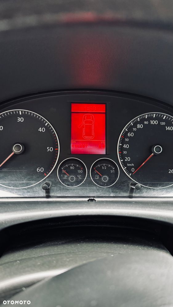 Volkswagen Touran - 12