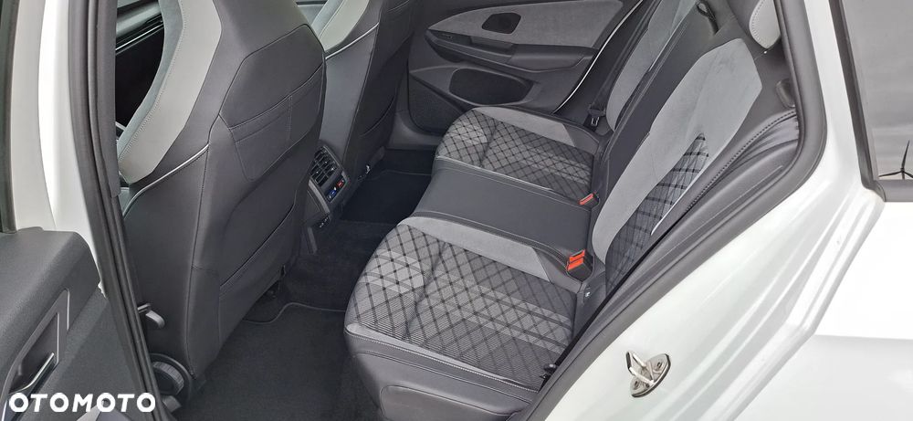 Volkswagen Golf 2.0 TDI SCR DSG R-Line - 16