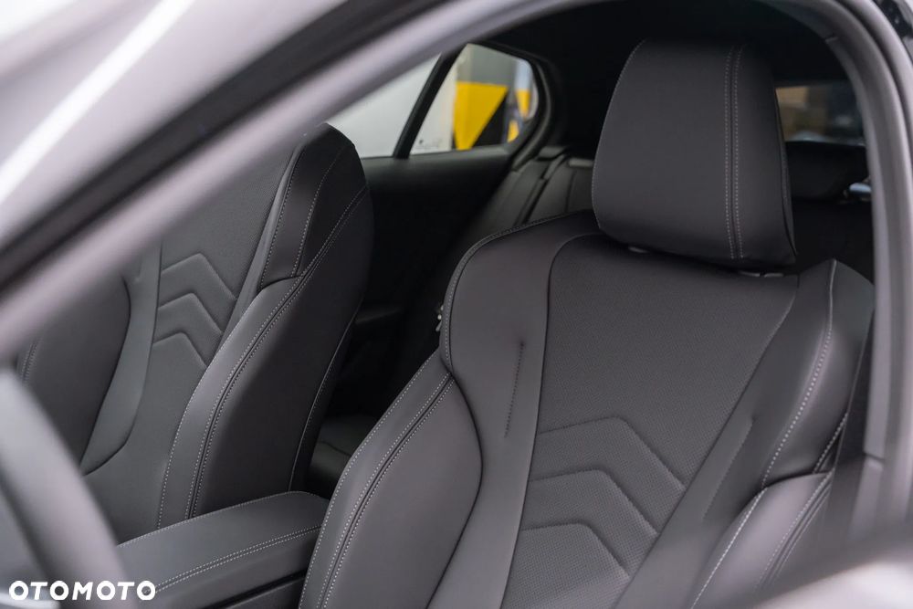 BMW Seria 1 120 mHEV - 31