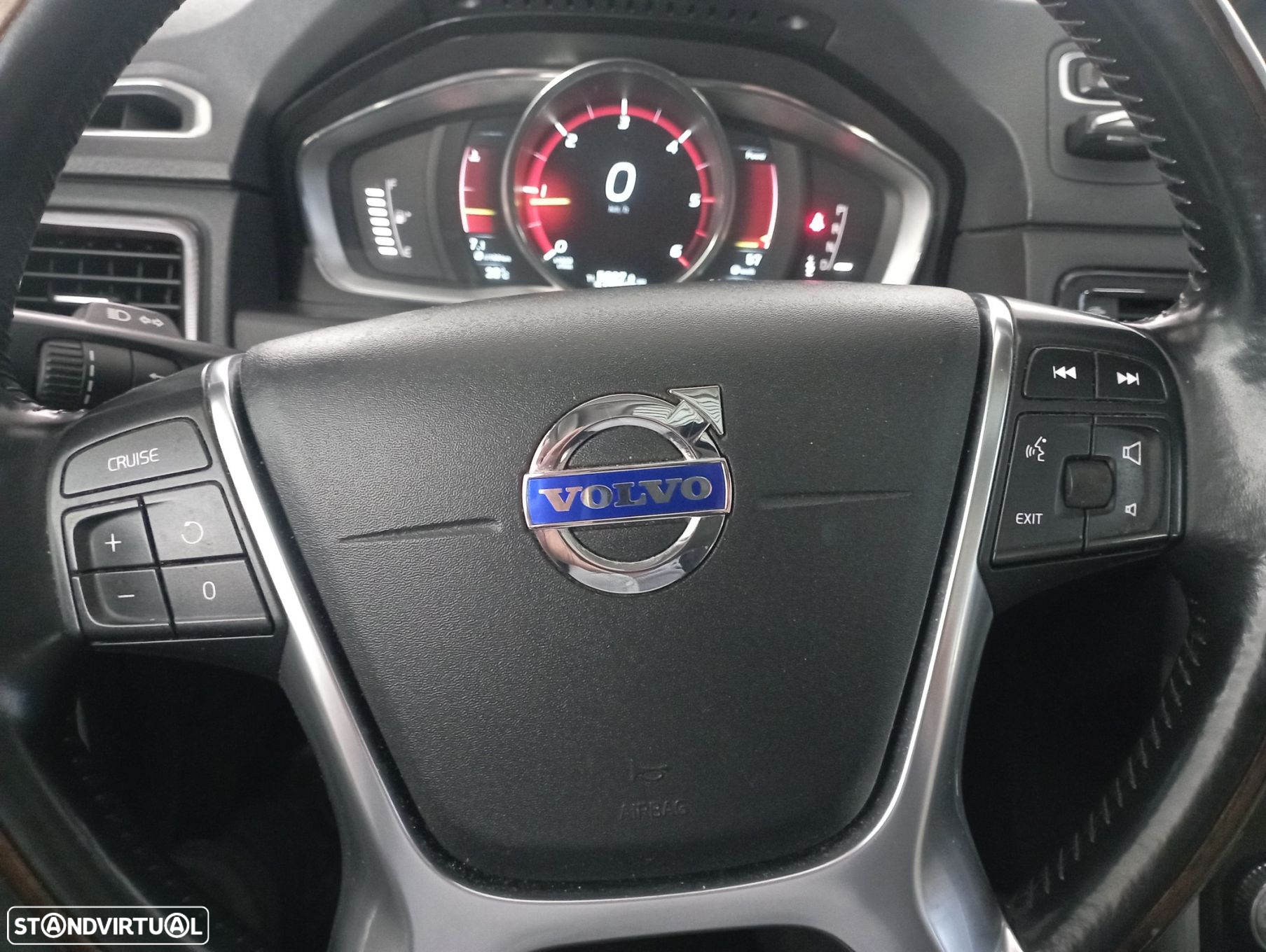 Volvo XC 70 2.0 D4 Momentum Geartronic - 41