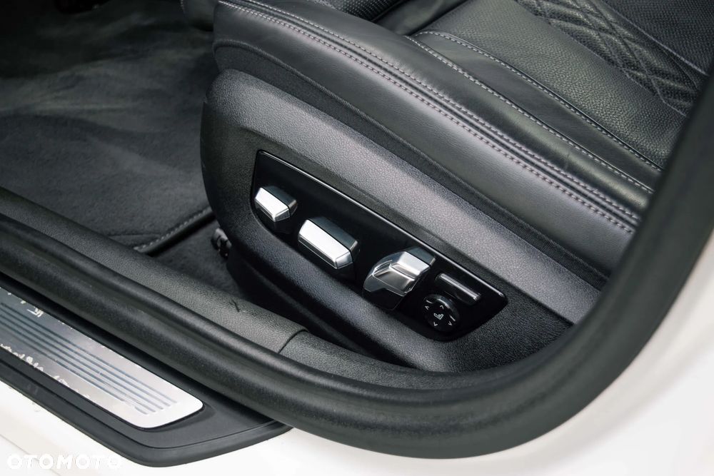 BMW Seria 5 540i M Sport sport - 33