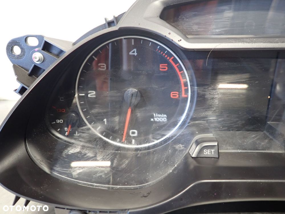 LICZNIK AUDI A4 B8 2.0 8K0920930C - 2